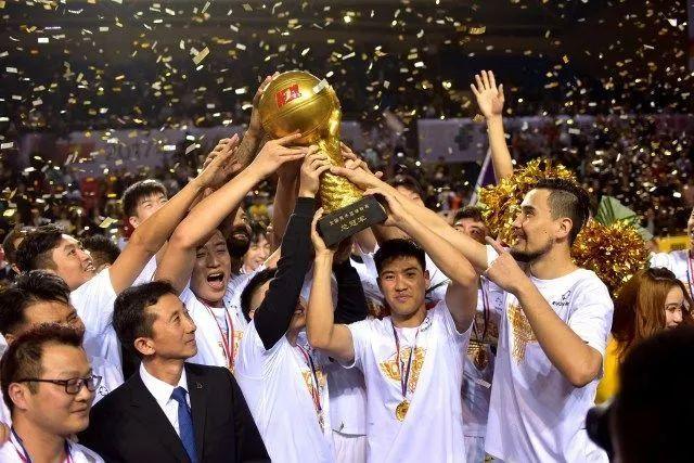 令皇马欧冠出局的争议红牌 又冤又不冤